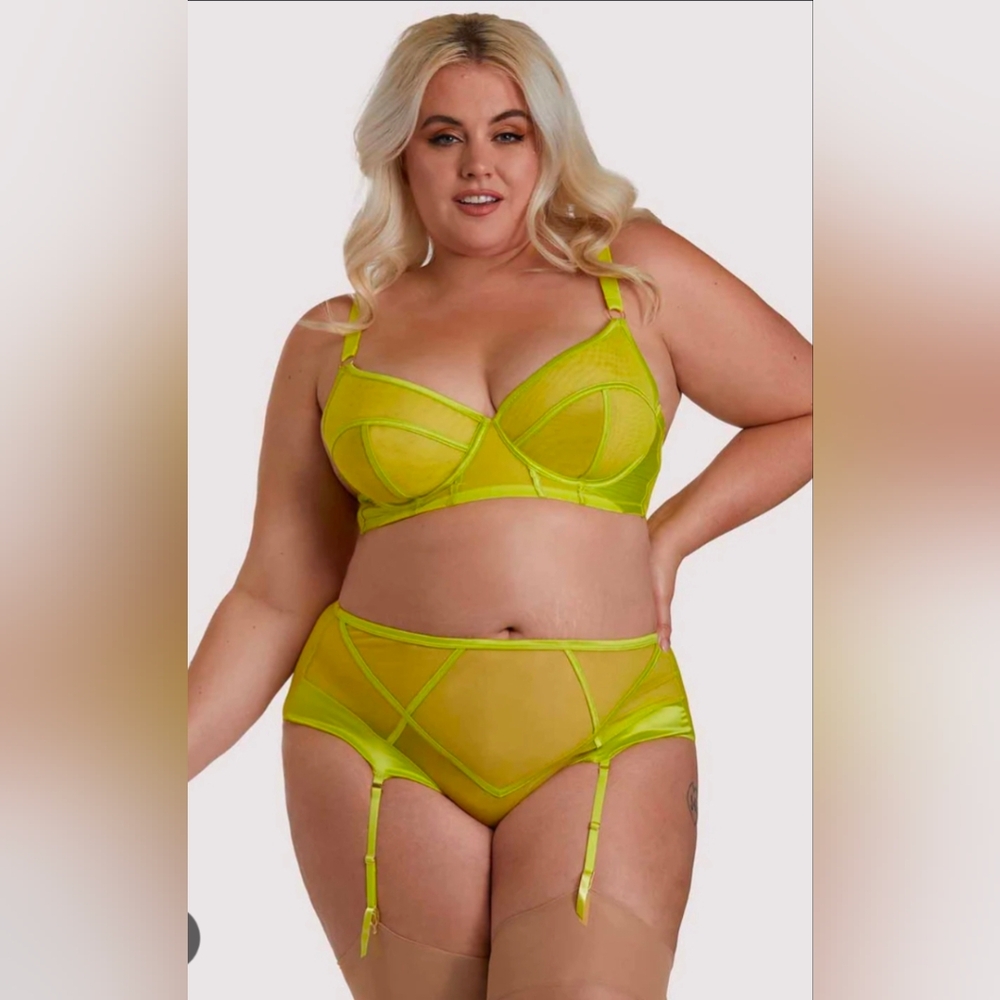 Playful promises X Felicity Hayward Lingerie Set - Picture 2 of 7